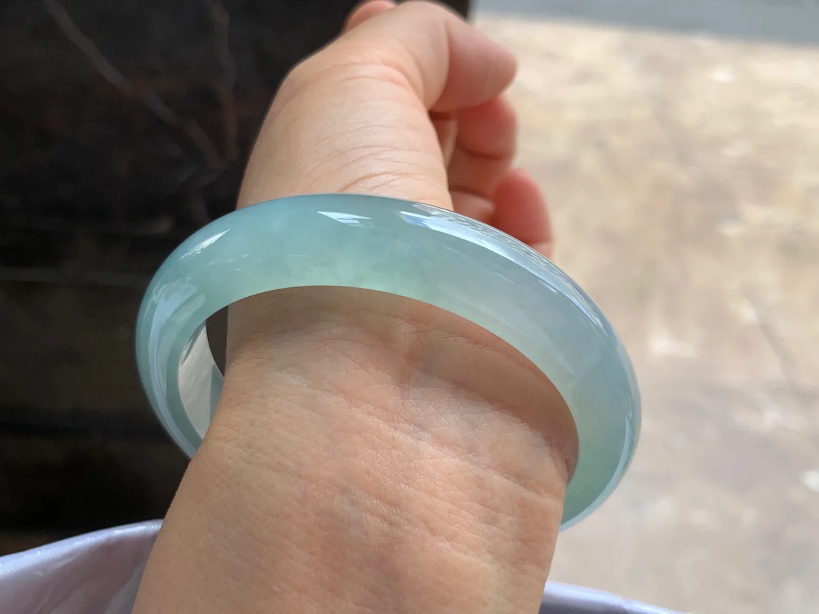 60-13-8.5mm
冰种晴水大圈口手镯 水润