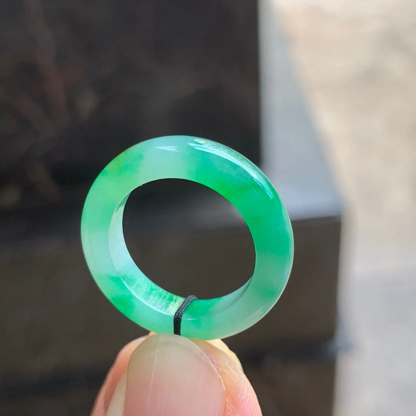 带色指环 颜色漂亮 水润