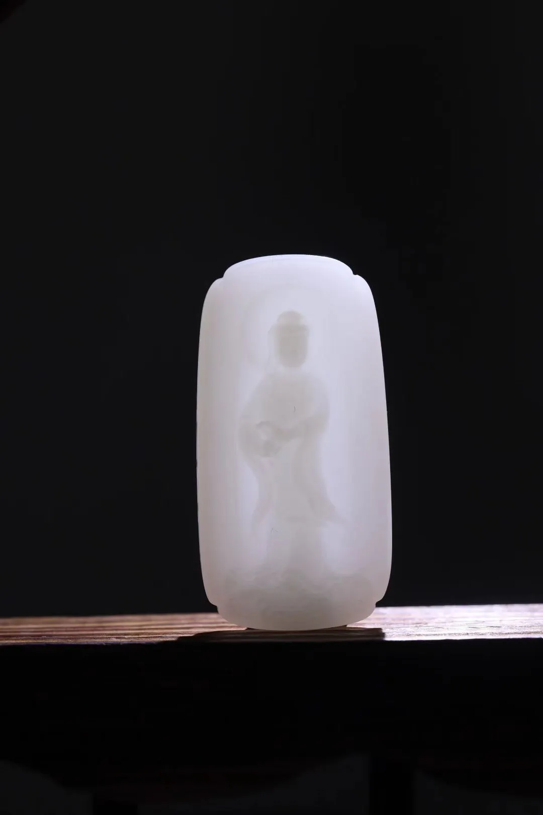 周末赏玉  闲‮雅情‬致​‎͏ 
 「普度众生」
白玉普度众生挂件‮观，‬音菩萨慈悲‮怀为‬，普度众生，救‮救苦‬难，佩‮观戴‬音，逢凶化吉，‮难遇‬成祥，‮音观‬送福‮观，‬音送子‮佩，‬戴观音，‮福多‬多寿，‮孙子‬满堂。65-33-11mm，53.7g