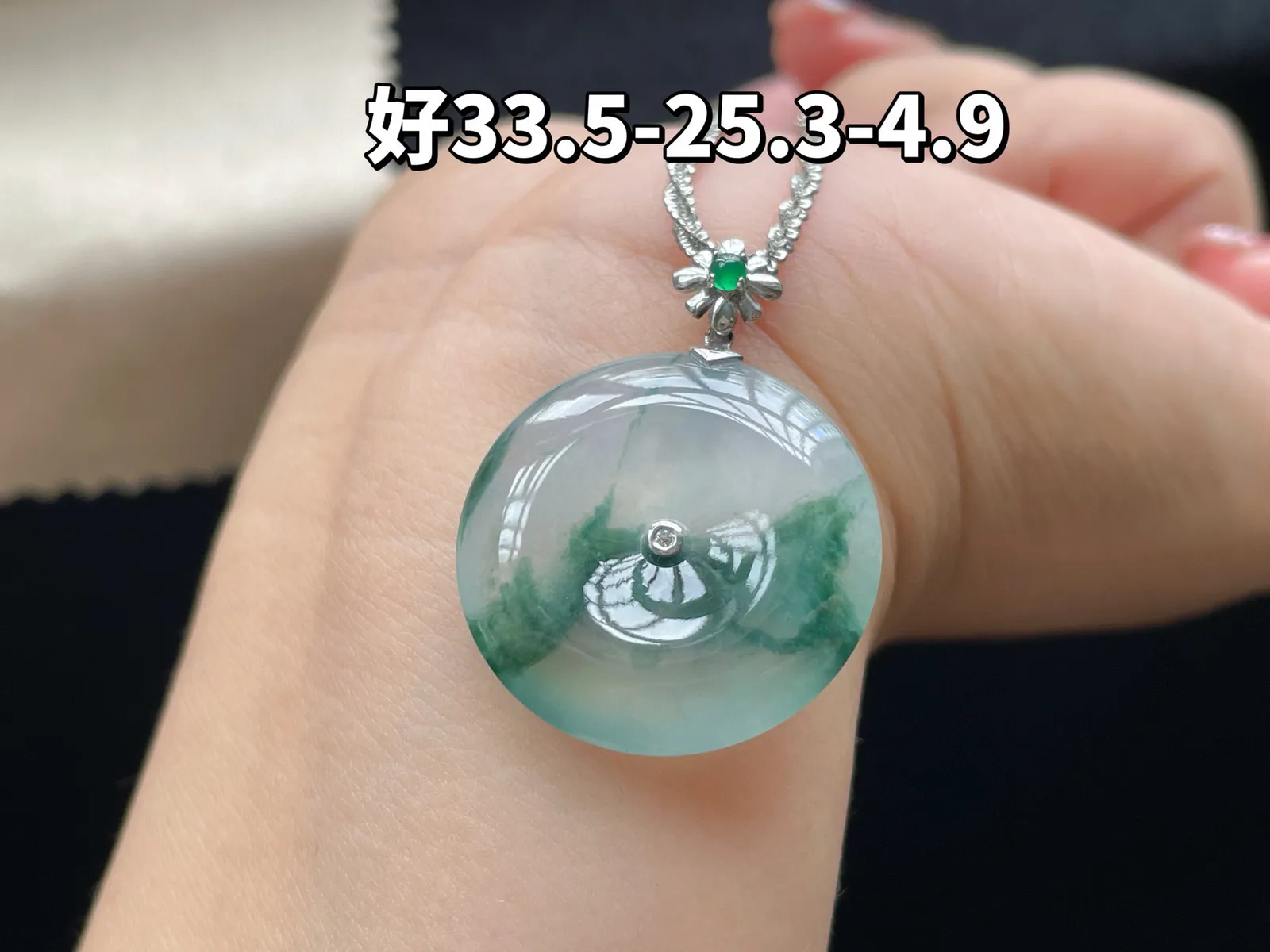 18K 冰种飘花·平安扣

整33.5-25.3-4.9