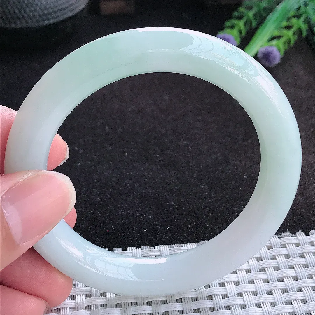 自然光54.5/10.7/10.2老坑秀气冰润浅绿圆条手镯天然翡翠玉镯百搭女款