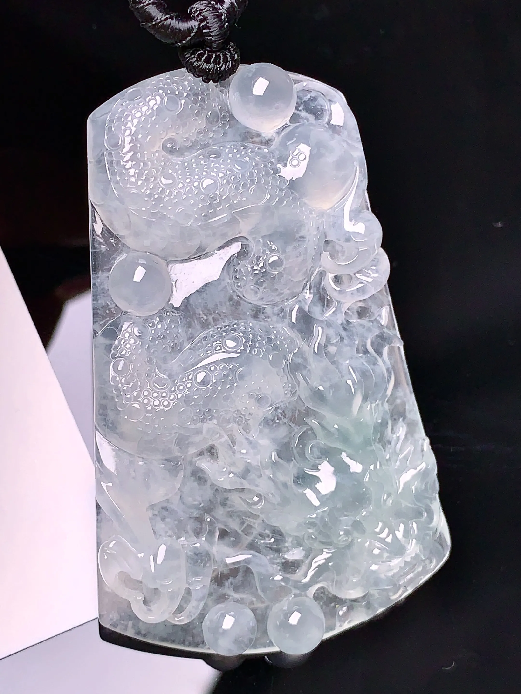 18k金钻镶嵌冰种龙牌吊坠 玉质细腻 色泽清新艳丽 整体尺寸53*33*5.8