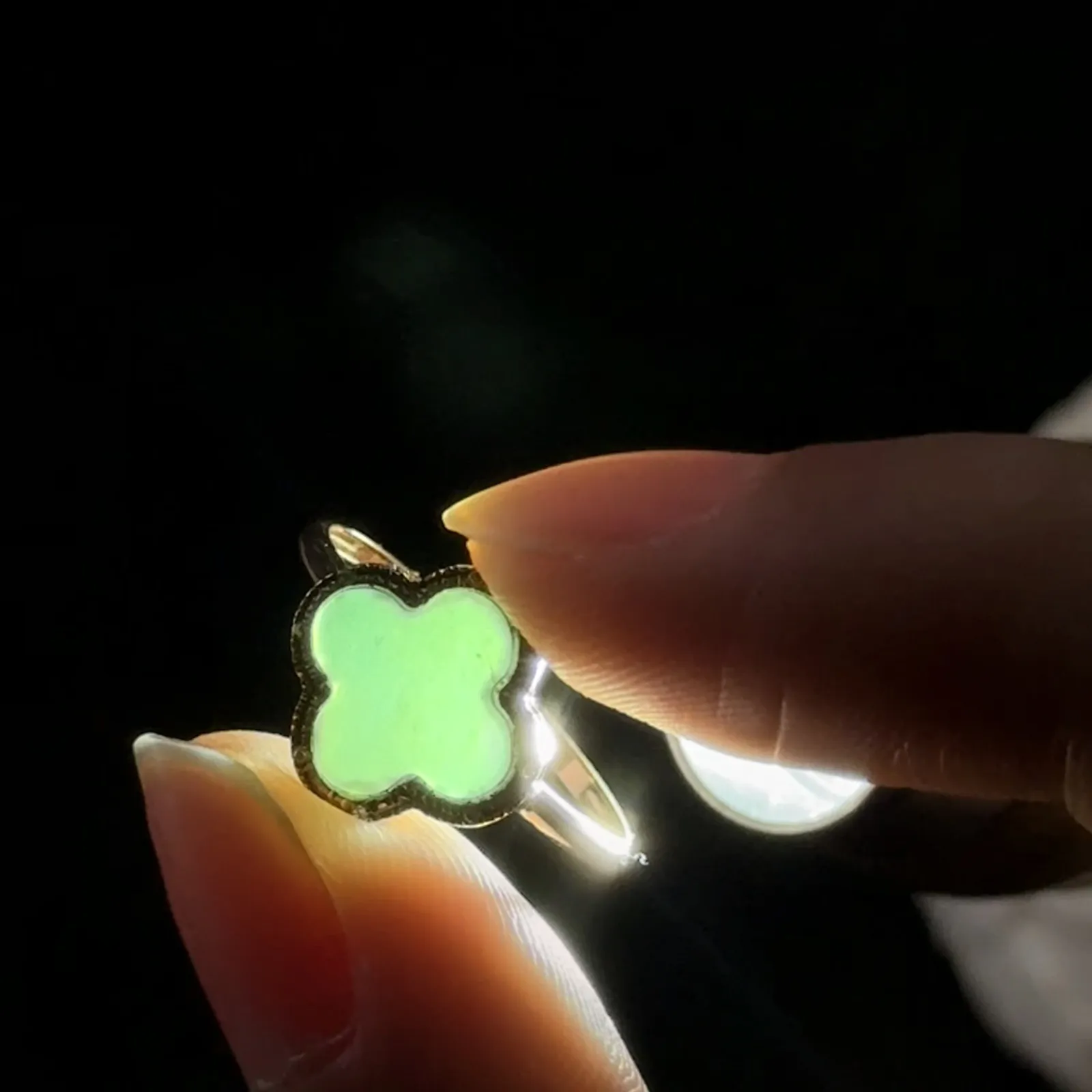精品18k墨翠四叶草女戒 种好色正 打灯通透 油性十足