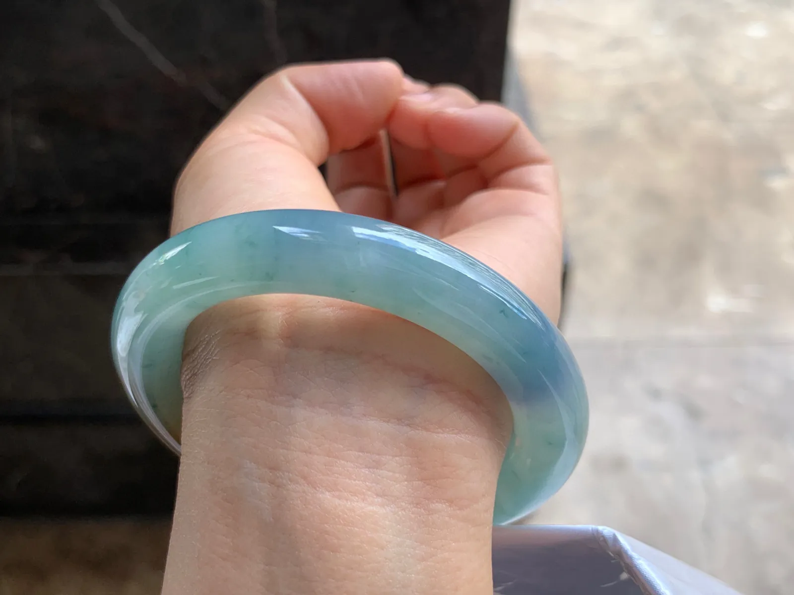 55-11.5mm
黄翡飘花圆条手镯 种好细腻 颜色漂亮
