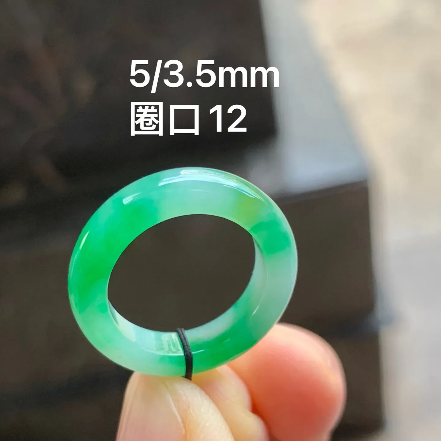 带色指环 颜色漂亮 水润