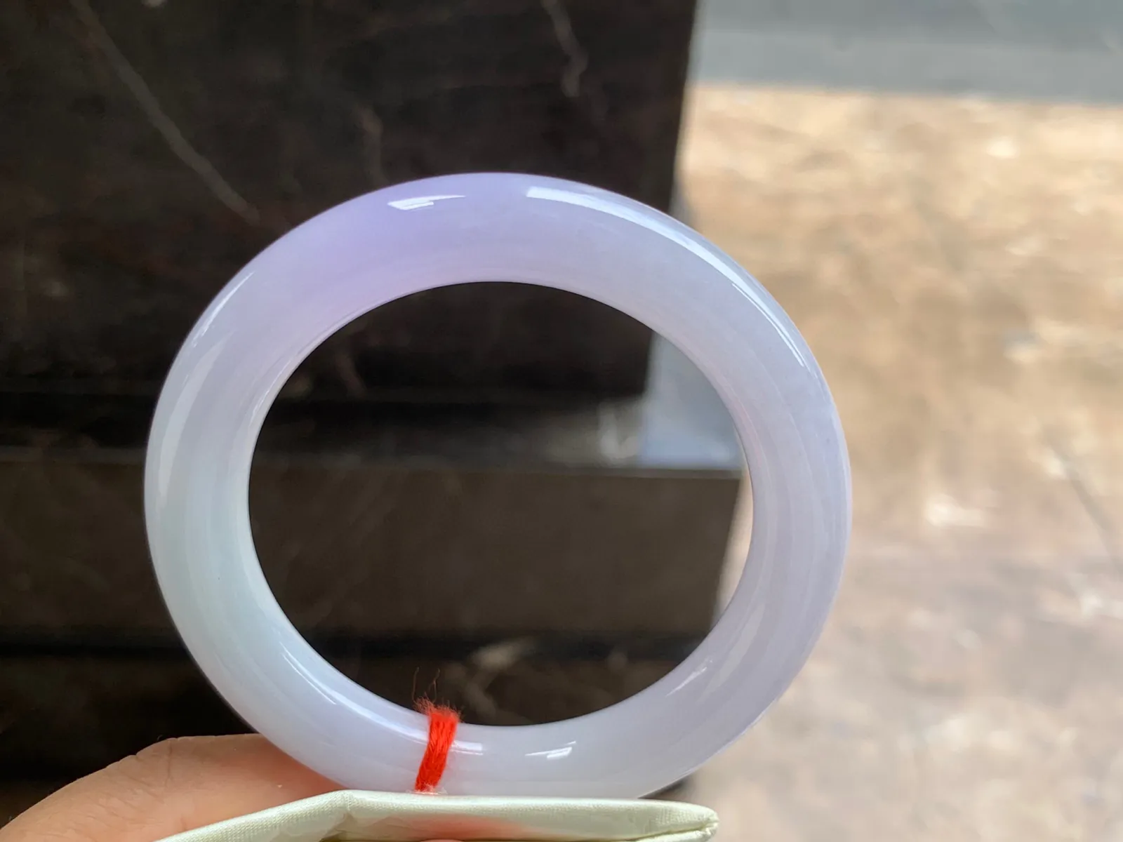 58-11mm
紫罗兰圆条手镯 底子细腻 颜色漂亮
