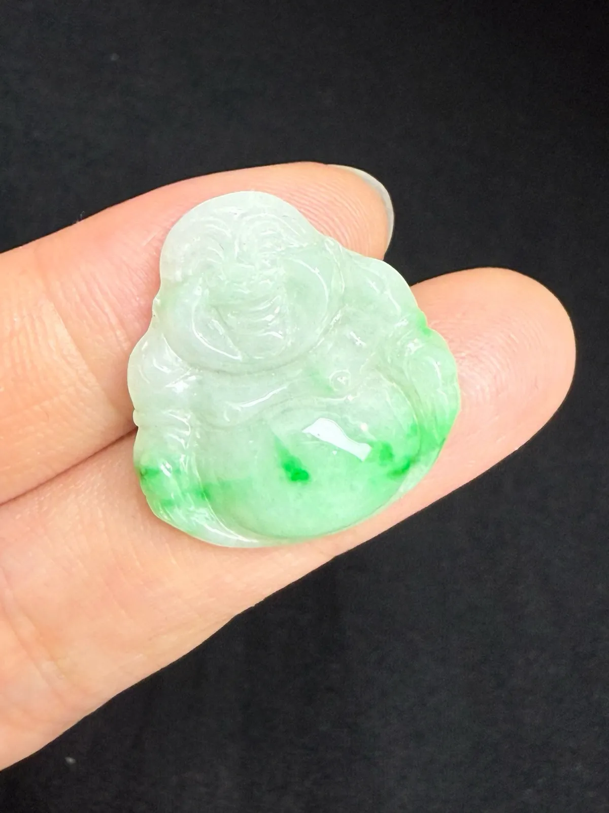 天然A货翡翠 佛公（实物更美）
规格：25*23.6*5mm