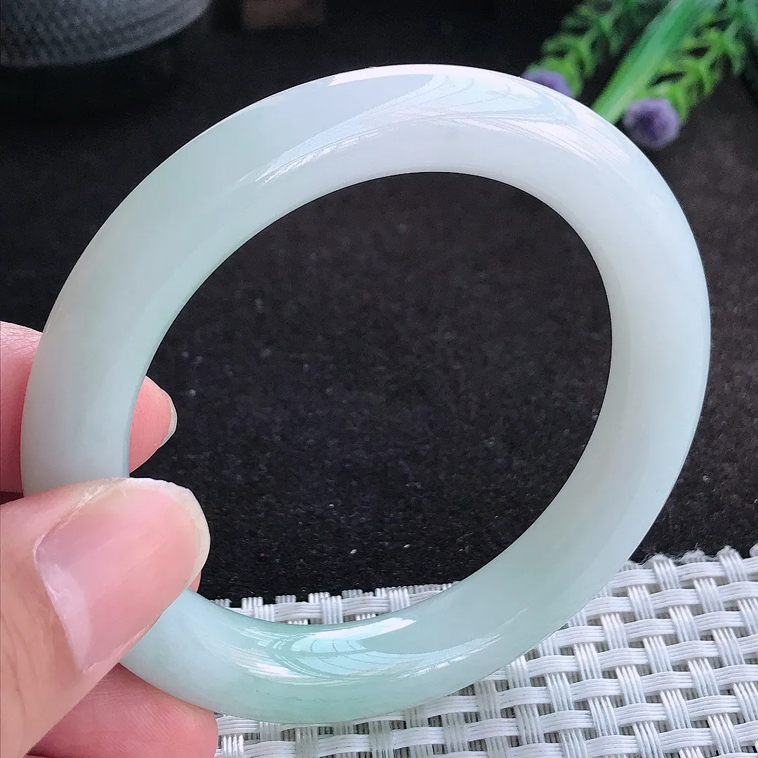 自然光54.5/10.7/10.2老坑秀气冰润浅绿圆条手镯天然翡翠玉镯百搭女款