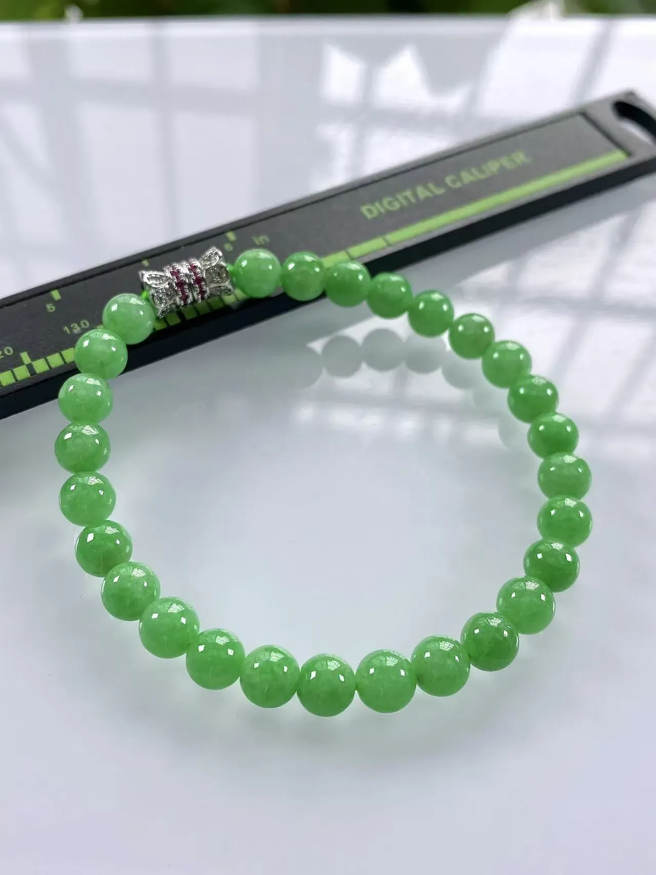 缅甸天然翡翠A货，卡6.3冰润满绿阳绿圆珠手串手链，尺寸：6.3mm/27颗，长度175mm，重量：13.28g