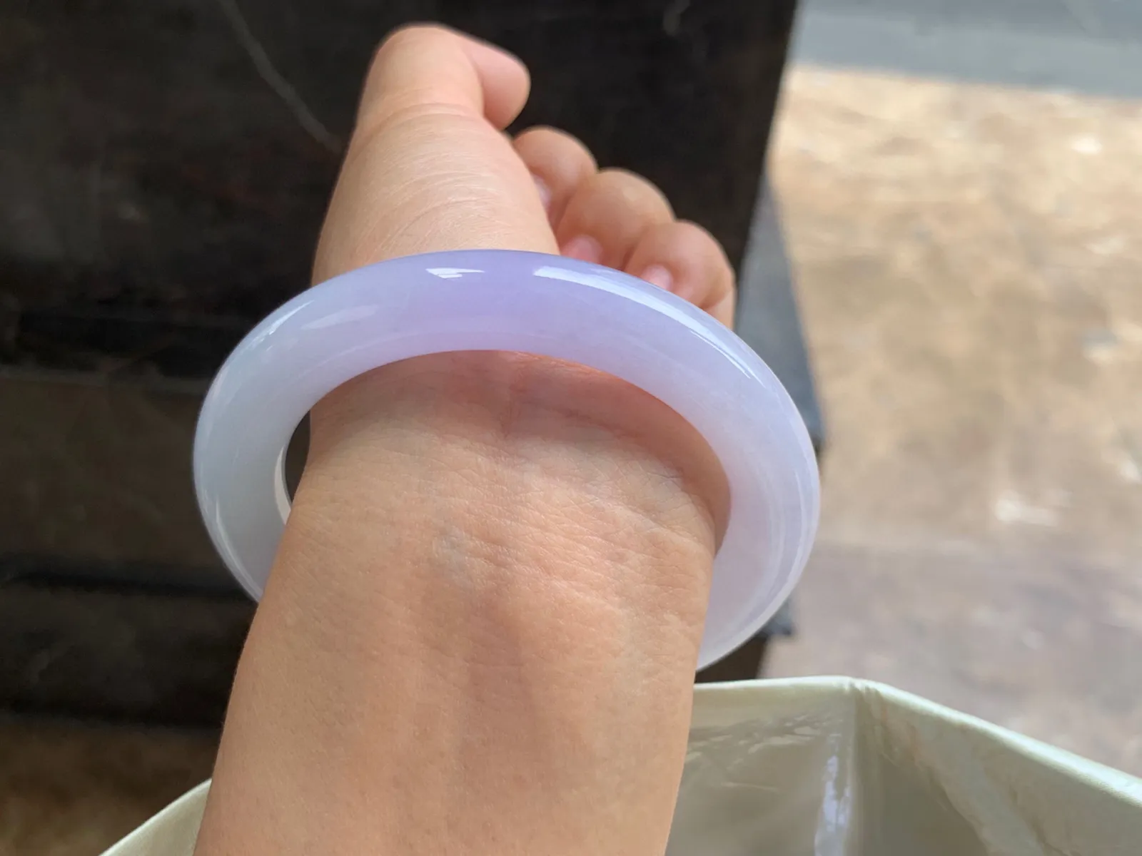 58-11mm
紫罗兰圆条手镯 底子细腻 颜色漂亮