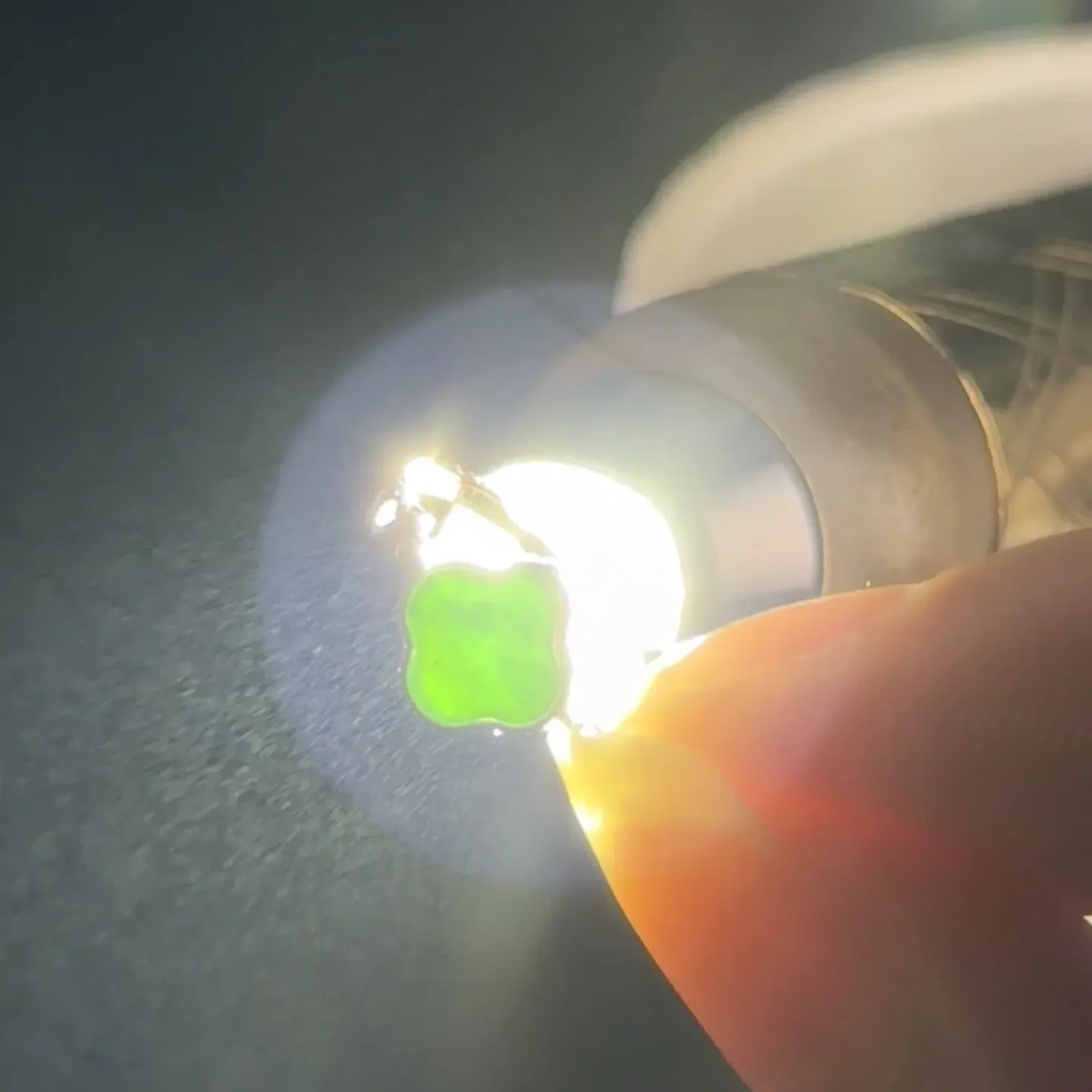 精品18k墨翠四叶草女戒 种好色正 黑度极好 打灯通透 油性十足