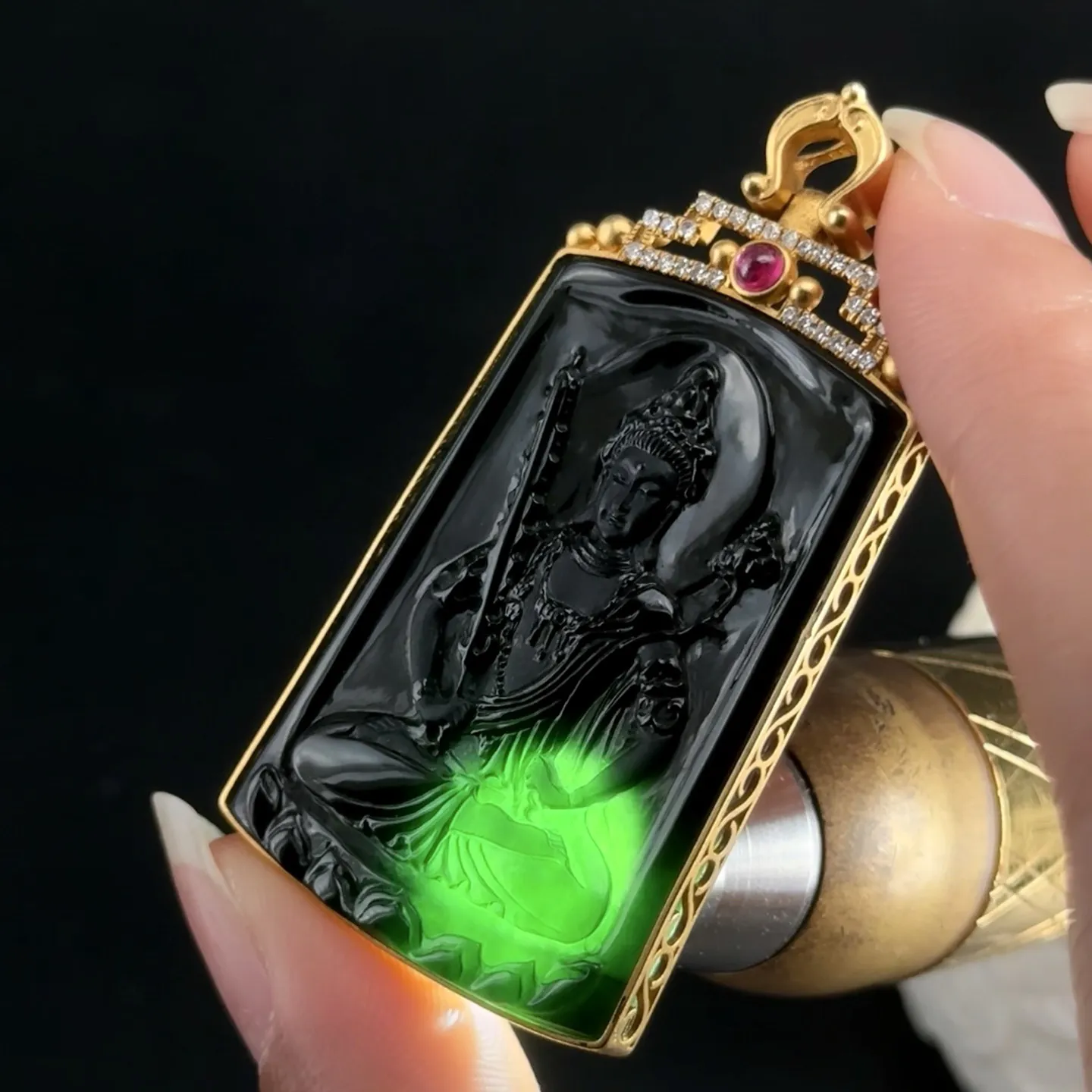 精品18k墨翠虚空藏菩萨 种好色正 黑度极好 打灯通透 油性十足