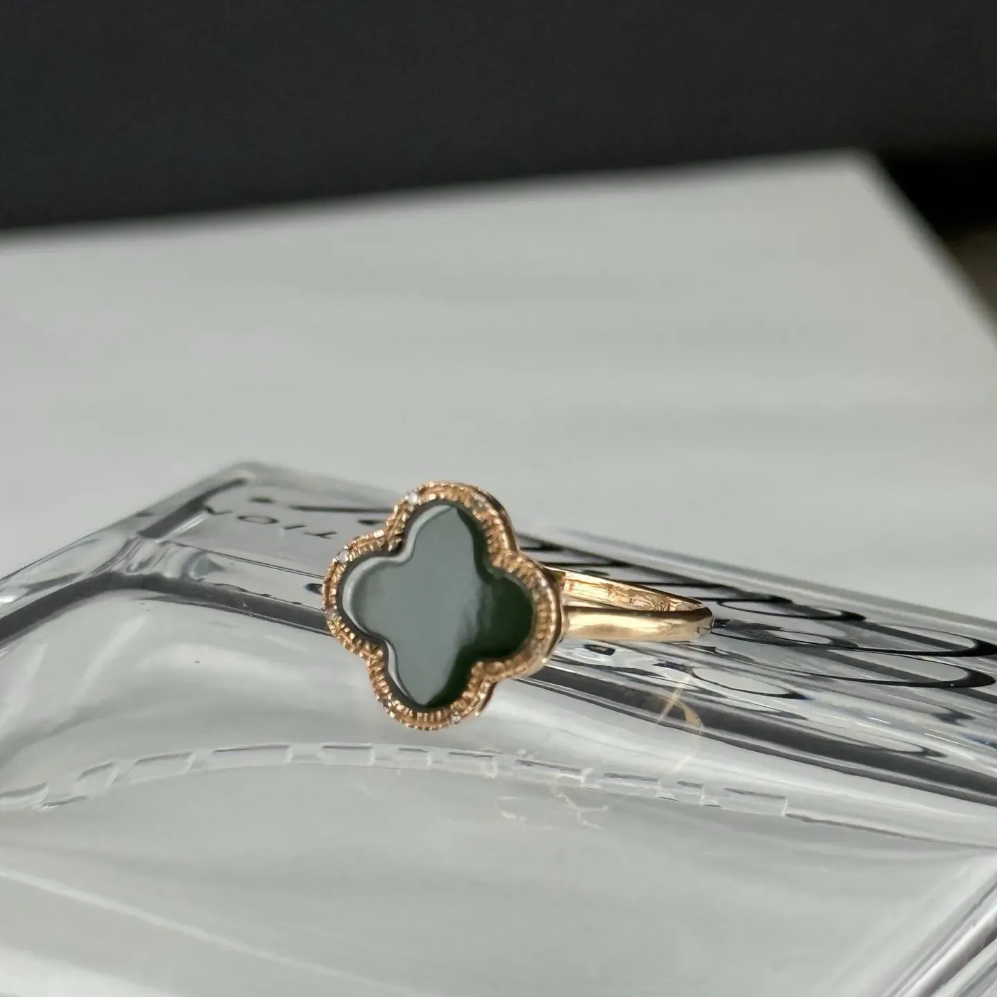 精品18k墨翠四叶草女戒 种好色正 打灯通透 油性十足