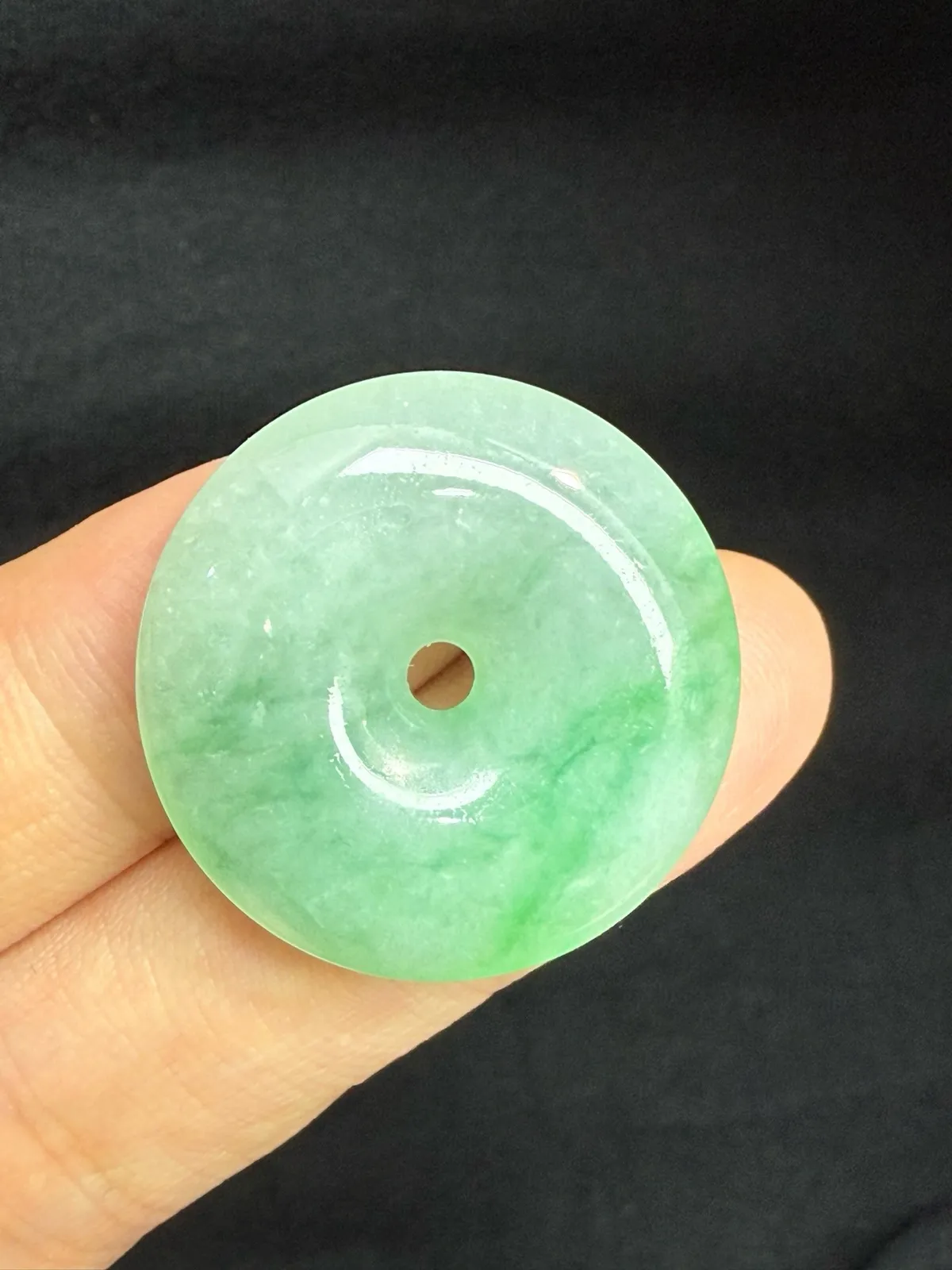 天然A货翡翠 平安扣（实物更美）
规格：28.8*6.2mm。
