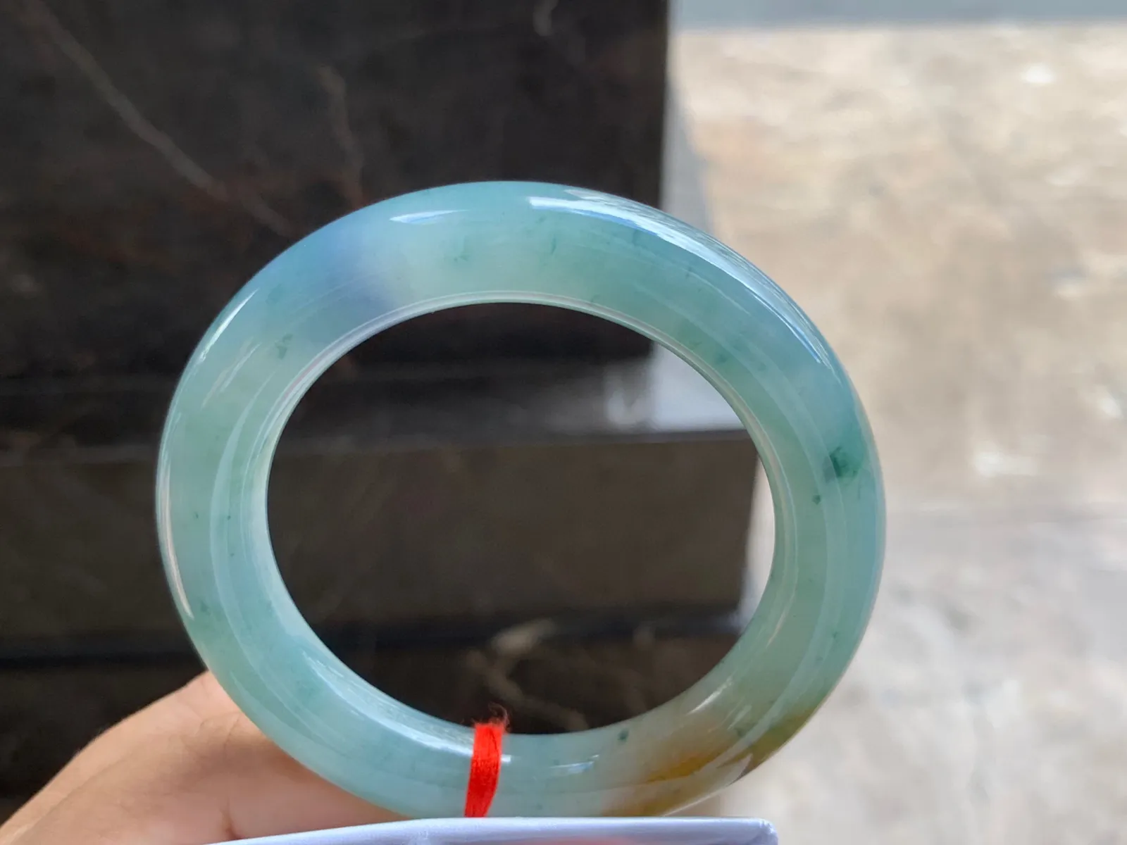 55-11.5mm
黄翡飘花圆条手镯 种好细腻 颜色漂亮