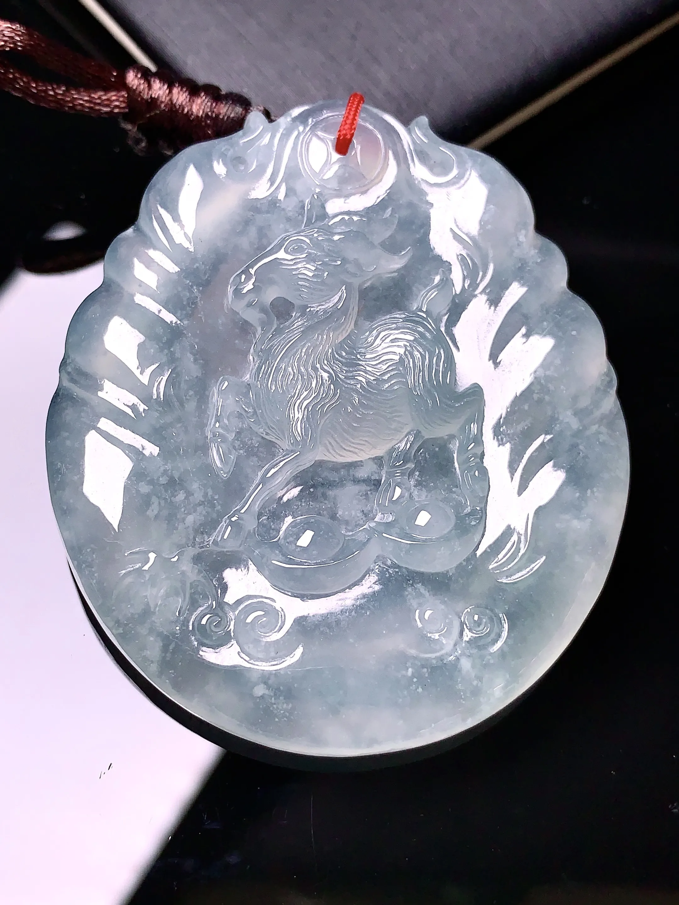 冰种生肖羊牌吊坠 玉质细腻 色泽清新艳丽 整体尺寸50.2*43*6.5
