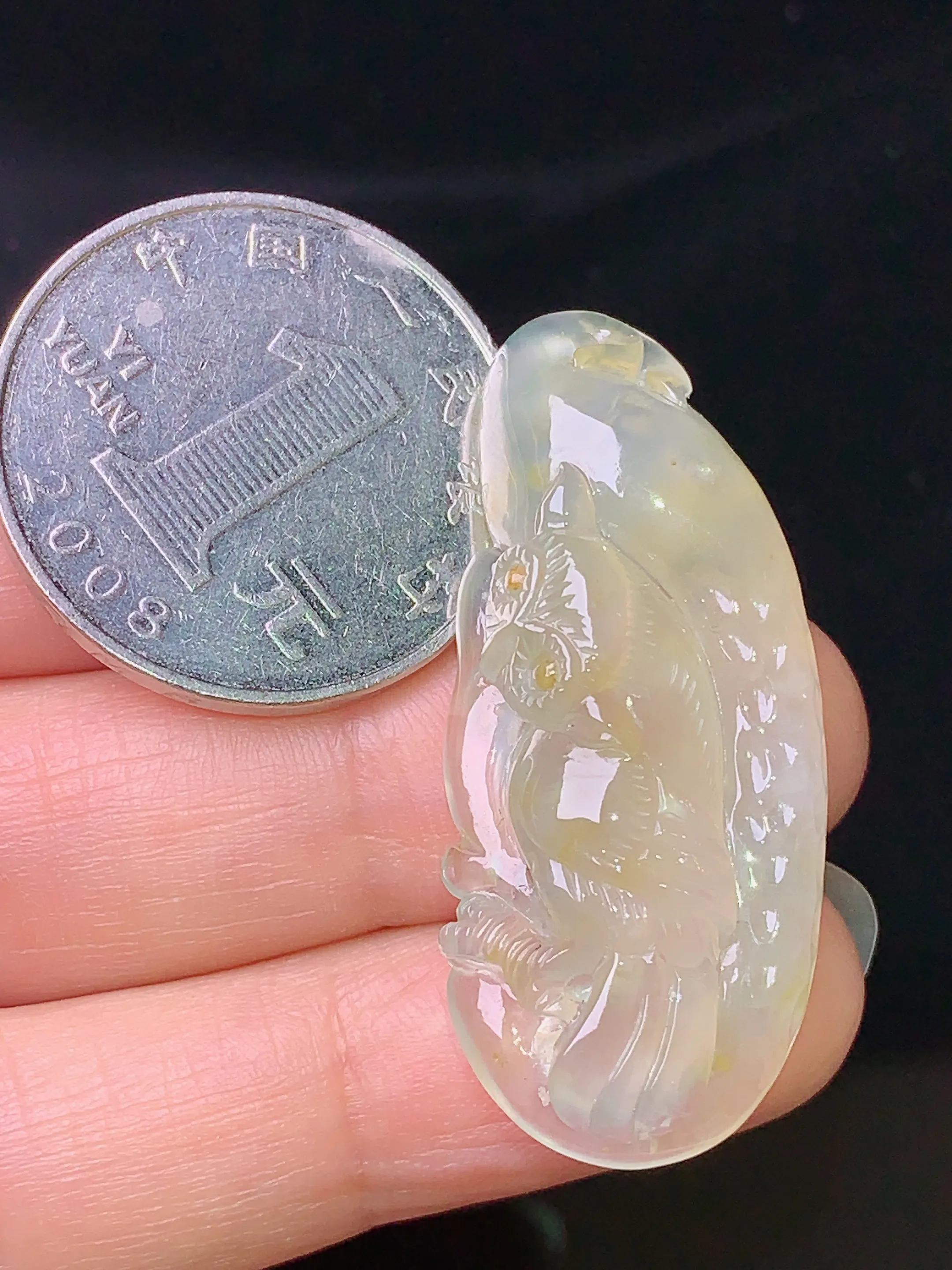 冰种黄翡鹦鹉吊坠 玉质细腻 色泽清新艳丽 整体尺寸39.2*17.1*8