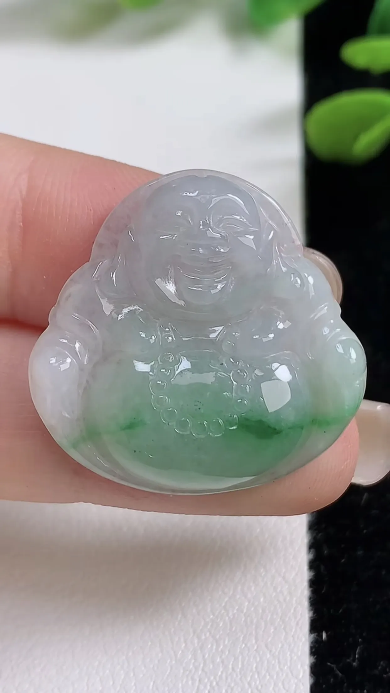 缅甸天然翡翠a货 老坑料起胶冰种 飘绿笑口常开 佛公吊坠，尺寸27.5-26.5-5.2mm  y 