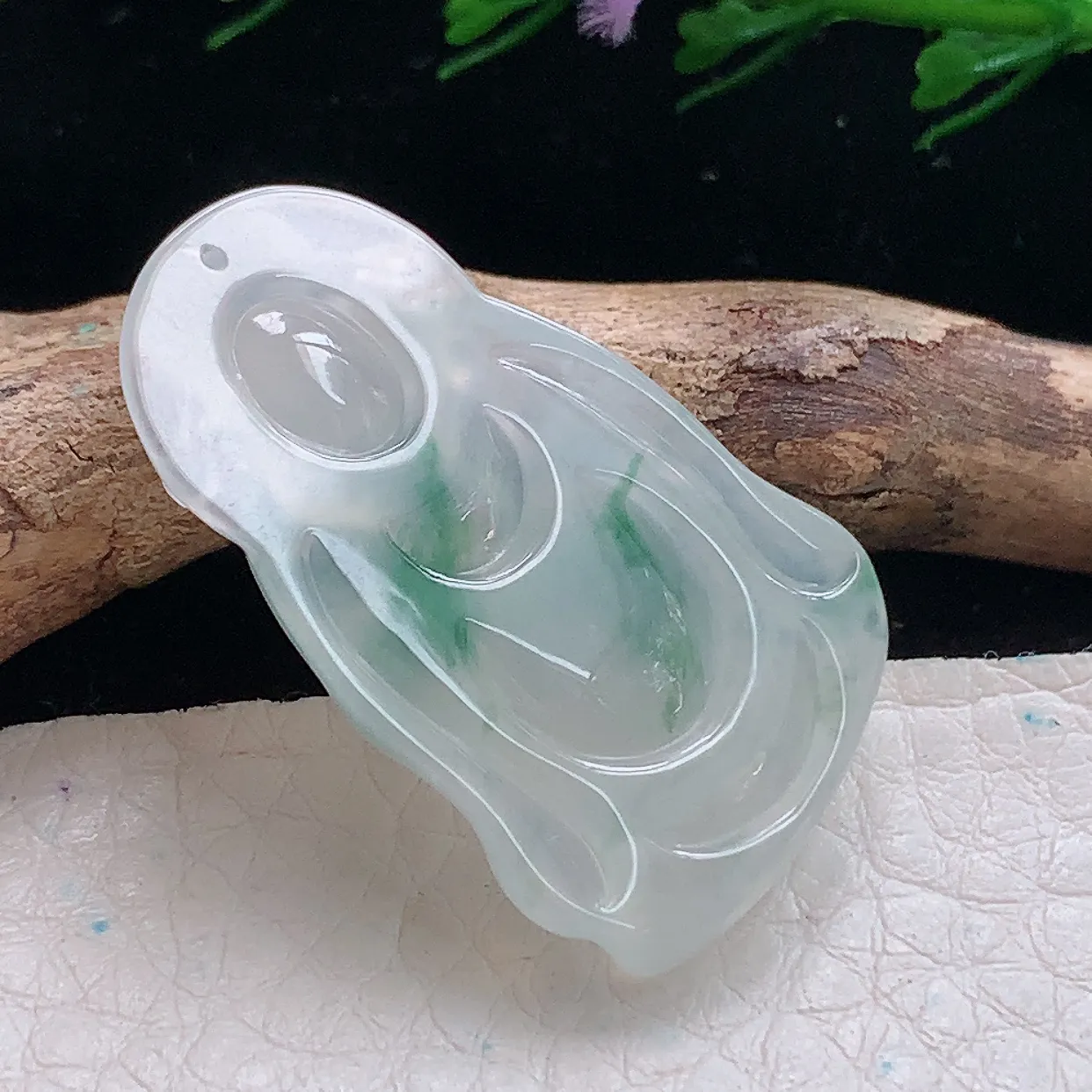 lz实拍33.9*21*6缅甸翡翠A货开心佛 站佛玉吊坠 玉挂件