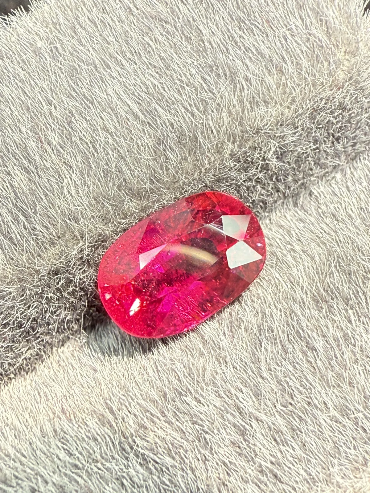 2.18ct天然卢比来碧玺裸石，颜色美艳，晶体微棉，火彩足，尺寸9.1×6.1×5.4mm