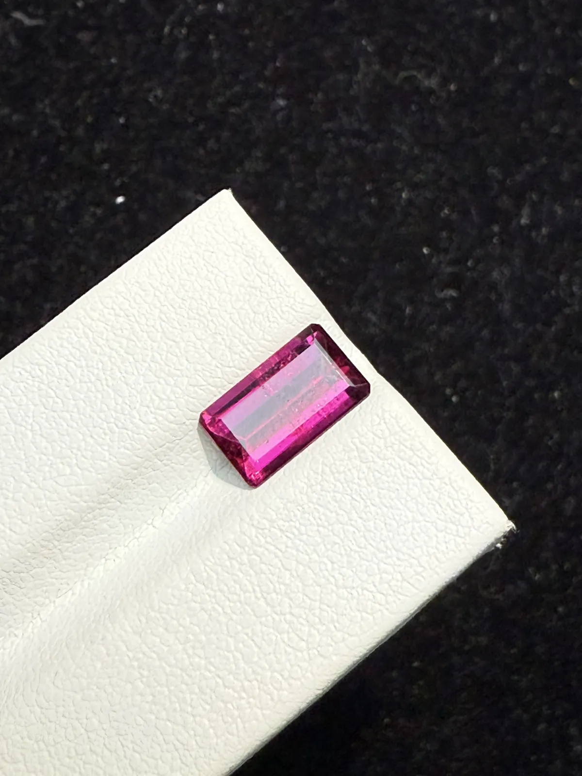 2.2ct天然卢比来碧玺裸石，颜色美艳，晶体微棉，火彩足，尺寸10.6×6.3×3.6mm