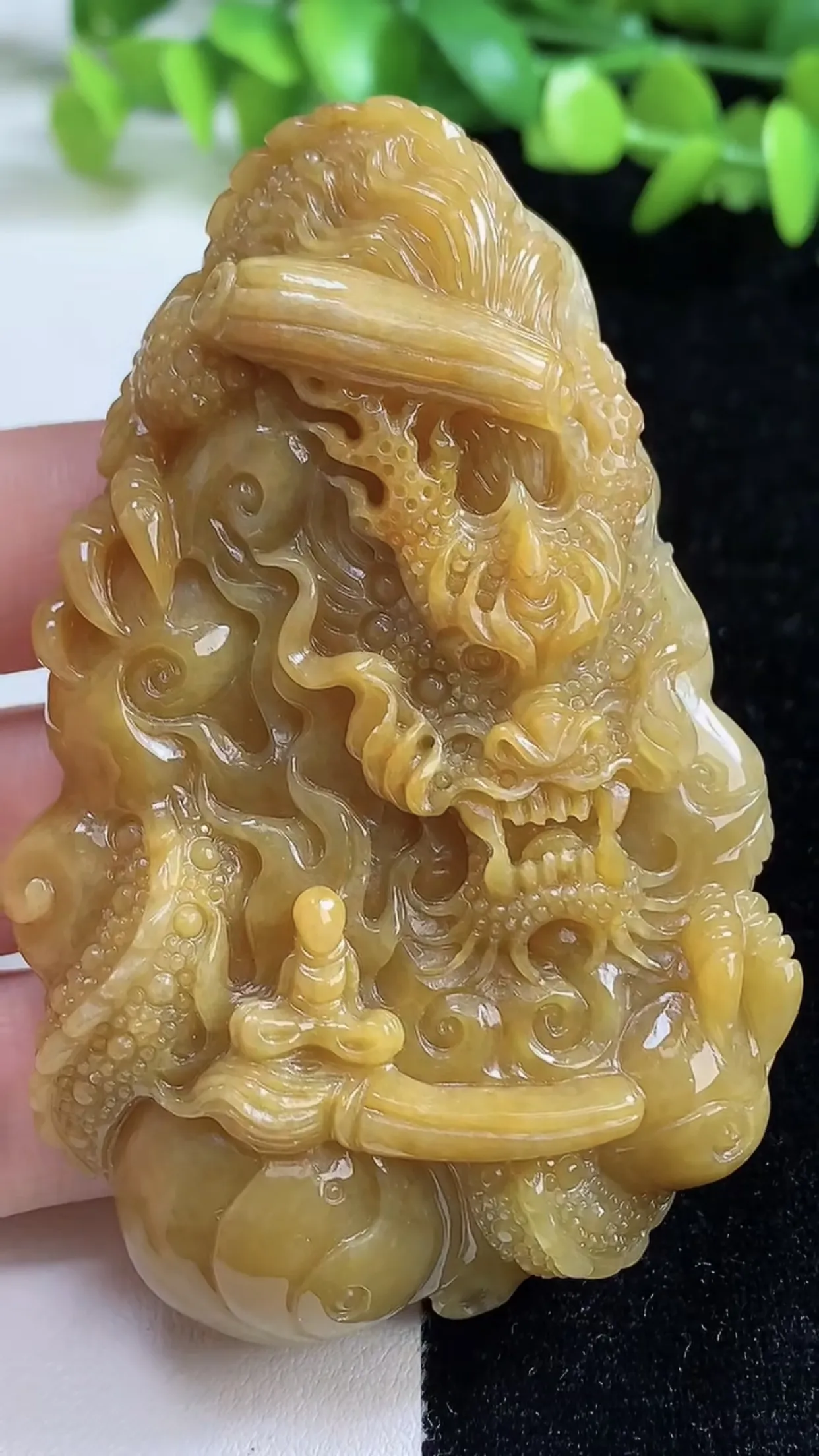 缅甸天然翡翠a货 老坑料起胶冰润 黄翡霸气龙牌吊坠，尺寸78.4-47.8-13.8mm  y  87.16