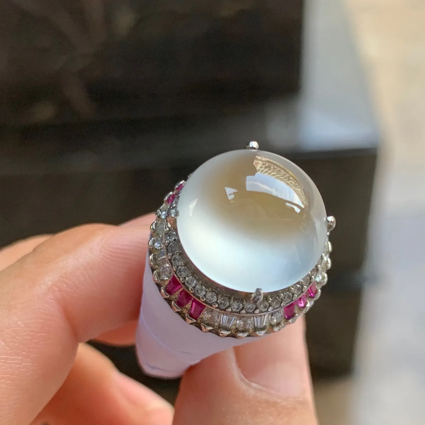 白冰戒面 冰透起光 纯净无暇
饱满 铜托