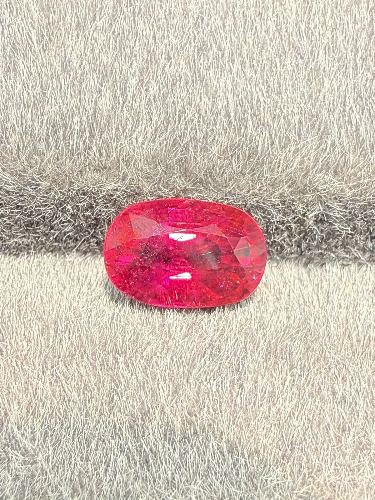 2.18ct天然卢比来碧玺裸石，颜色美艳，晶体微棉，火彩足，尺寸9.1×6.1×5.4mm