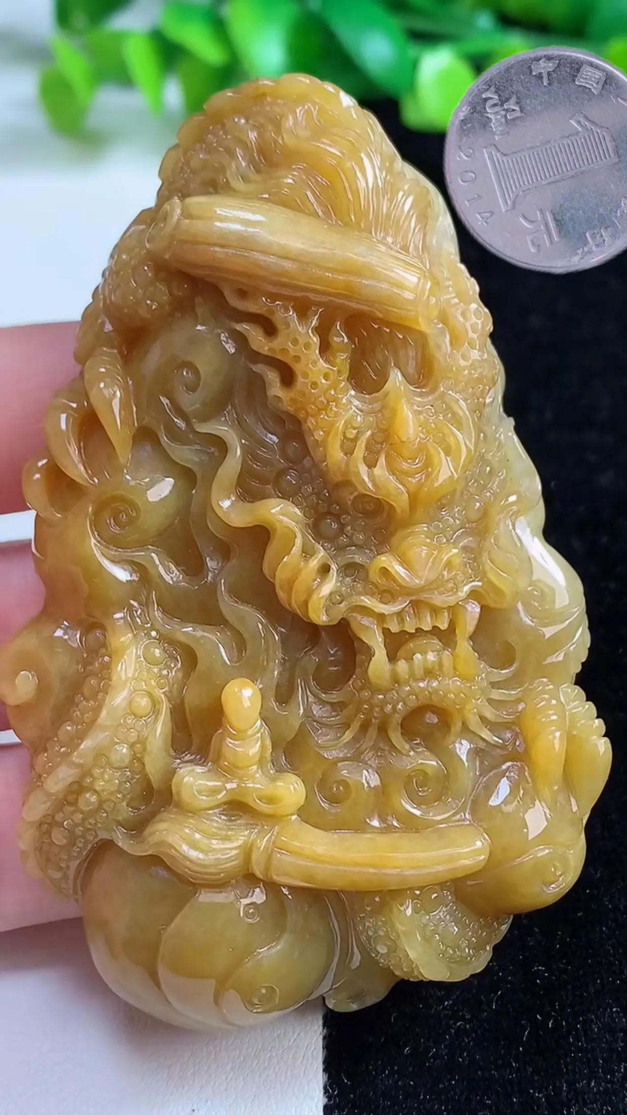 缅甸天然翡翠a货 老坑料起胶冰润 黄翡霸气龙牌吊坠，尺寸78.4-47.8-13.8mm  y  87.16