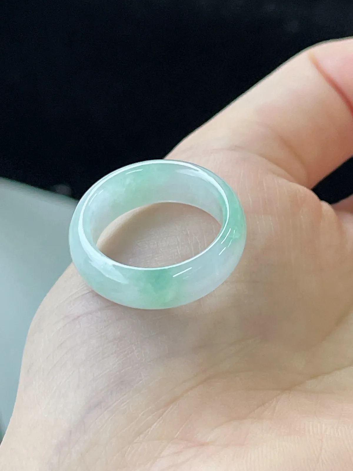 翡翠冰糯种飘绿戒指