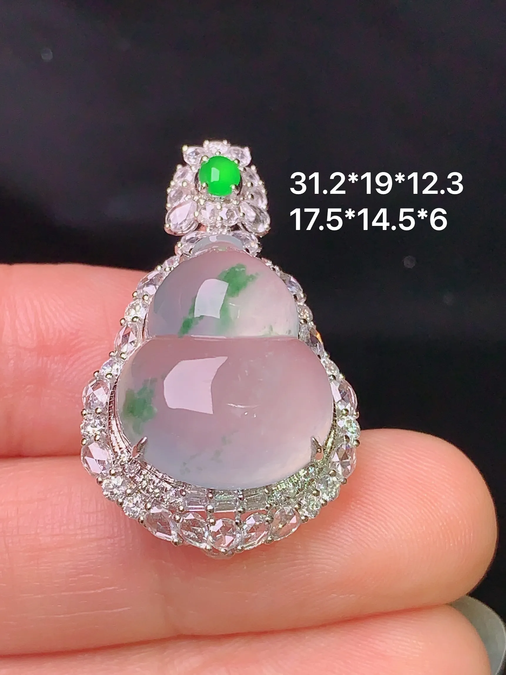 18k金钻镶嵌冰种葫芦吊坠 玉质细腻 色泽清新艳丽 整体尺寸31.2*19*12.3