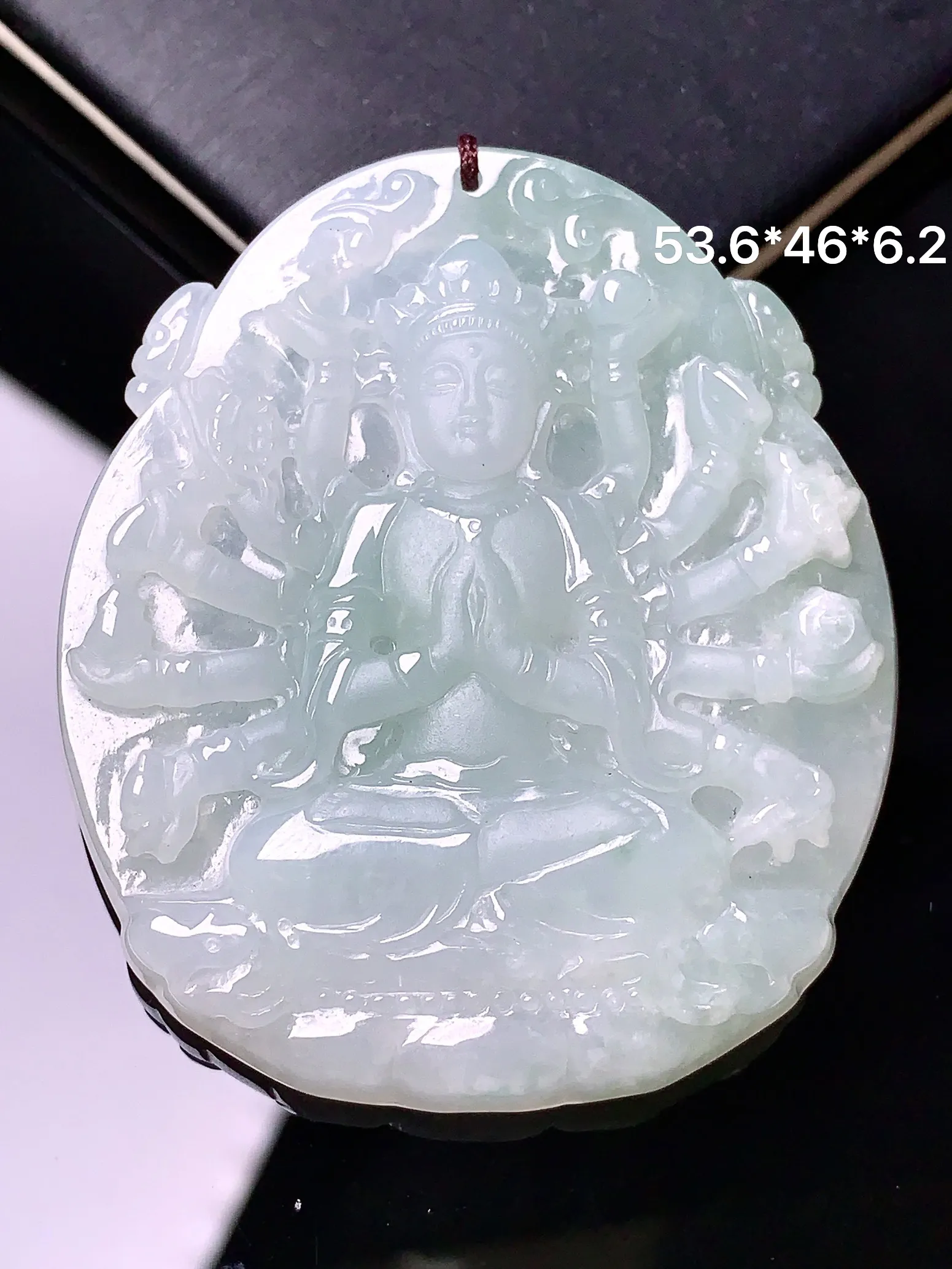 飘绿千手观音吊坠 玉质细腻 色泽清新艳丽 整体尺寸53.6*46*6.2