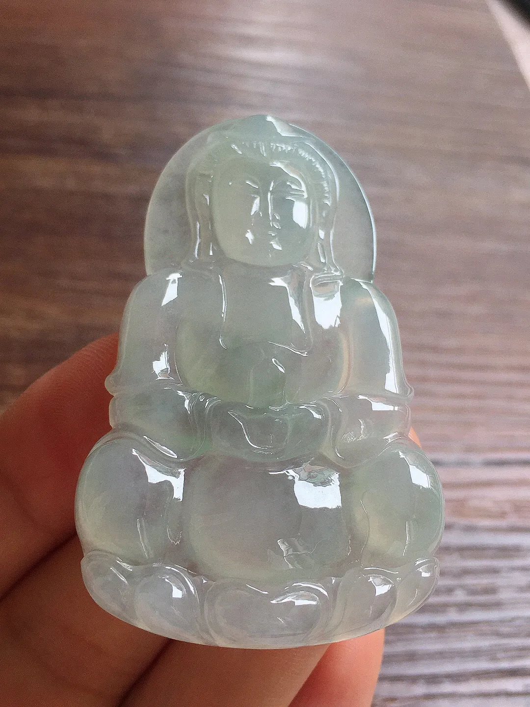冰种底色观音，冰冰润润，玉质细腻，品相好，种水足 尺寸58.1*36.1*5.6
