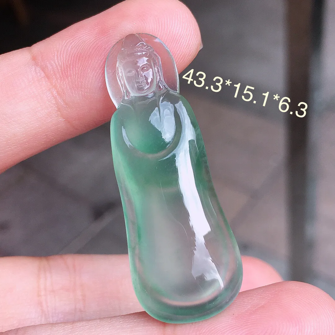 晴水观音吊坠，色泽均匀艳丽，玉质细腻，荧光感超
强，饱满圆润，尽显优雅气质，