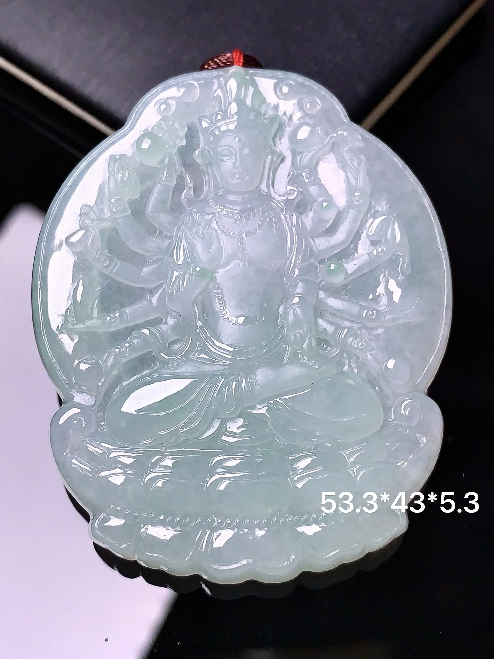 飘绿千手观音吊坠 玉质细腻 色泽清新艳丽 整体尺寸53.3*43*5.3