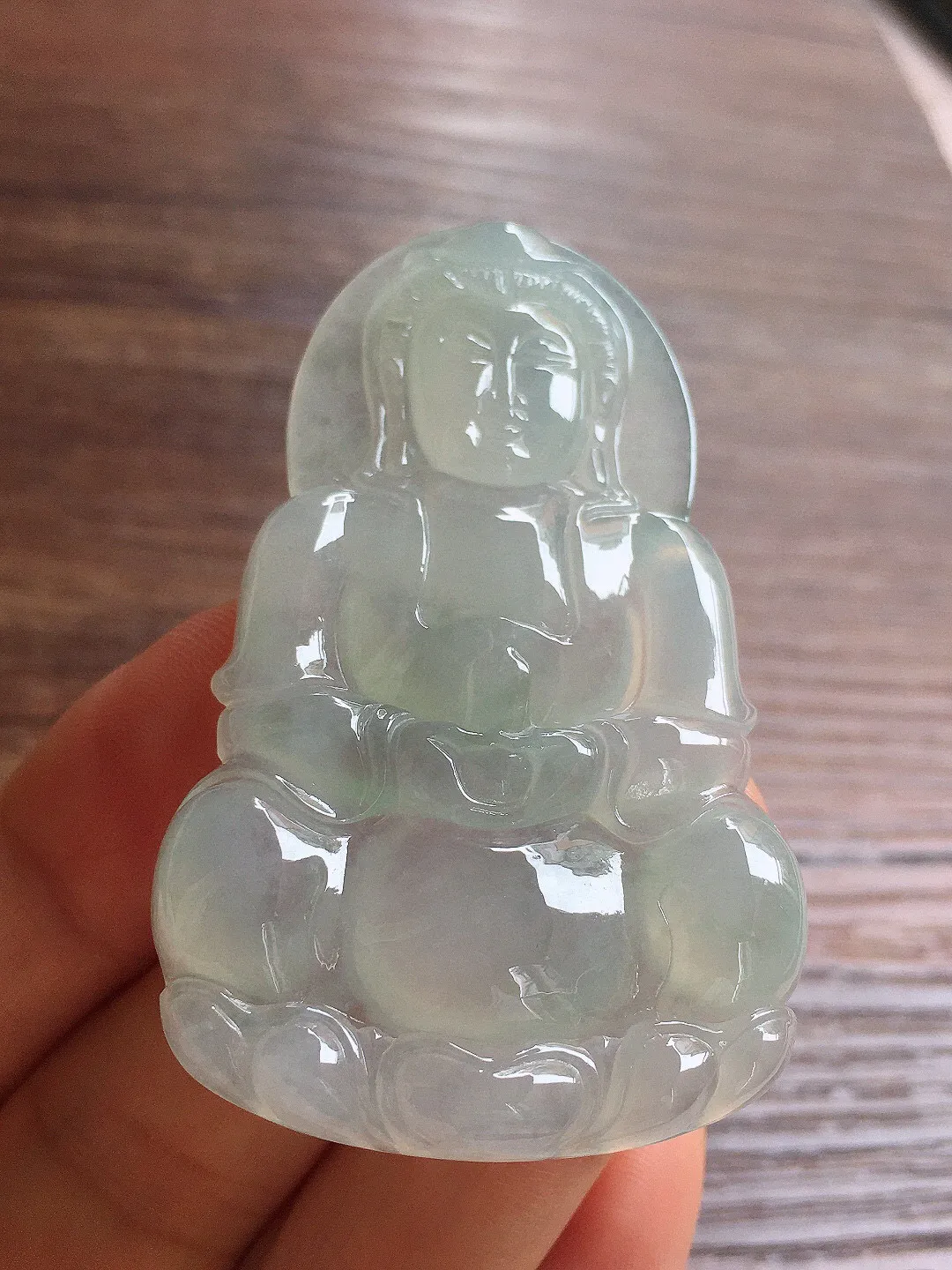 冰种底色观音，冰冰润润，玉质细腻，品相好，种水足 尺寸58.1*36.1*5.6