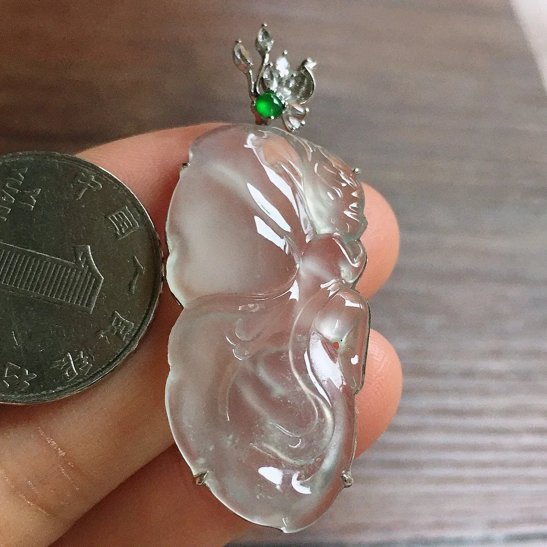 冰种蝴蝶仙子吊坠，18k金镶嵌，雕工精美，冰润细腻，种水足 尺寸50*19.4*6.3