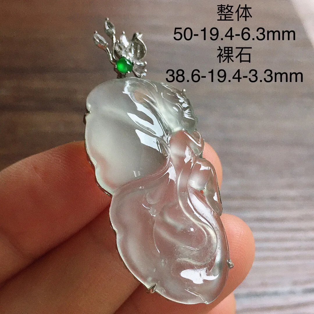 冰种蝴蝶仙子吊坠，18k金镶嵌，雕工精美，冰润细腻，种水足 尺寸50*19.4*6.3