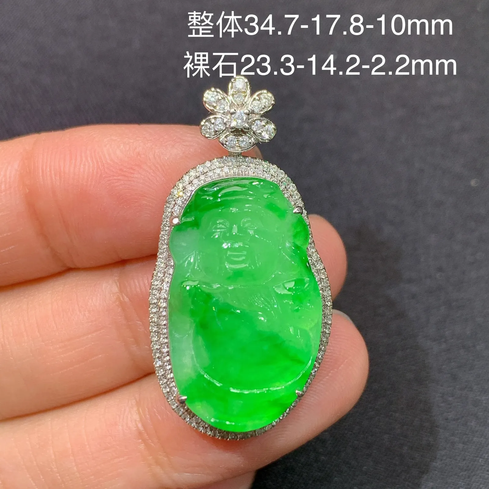 阳绿财神吊坠，18k金镶嵌，色泽鲜阳，冰润细腻，种水足 尺寸34.7*17.8*10