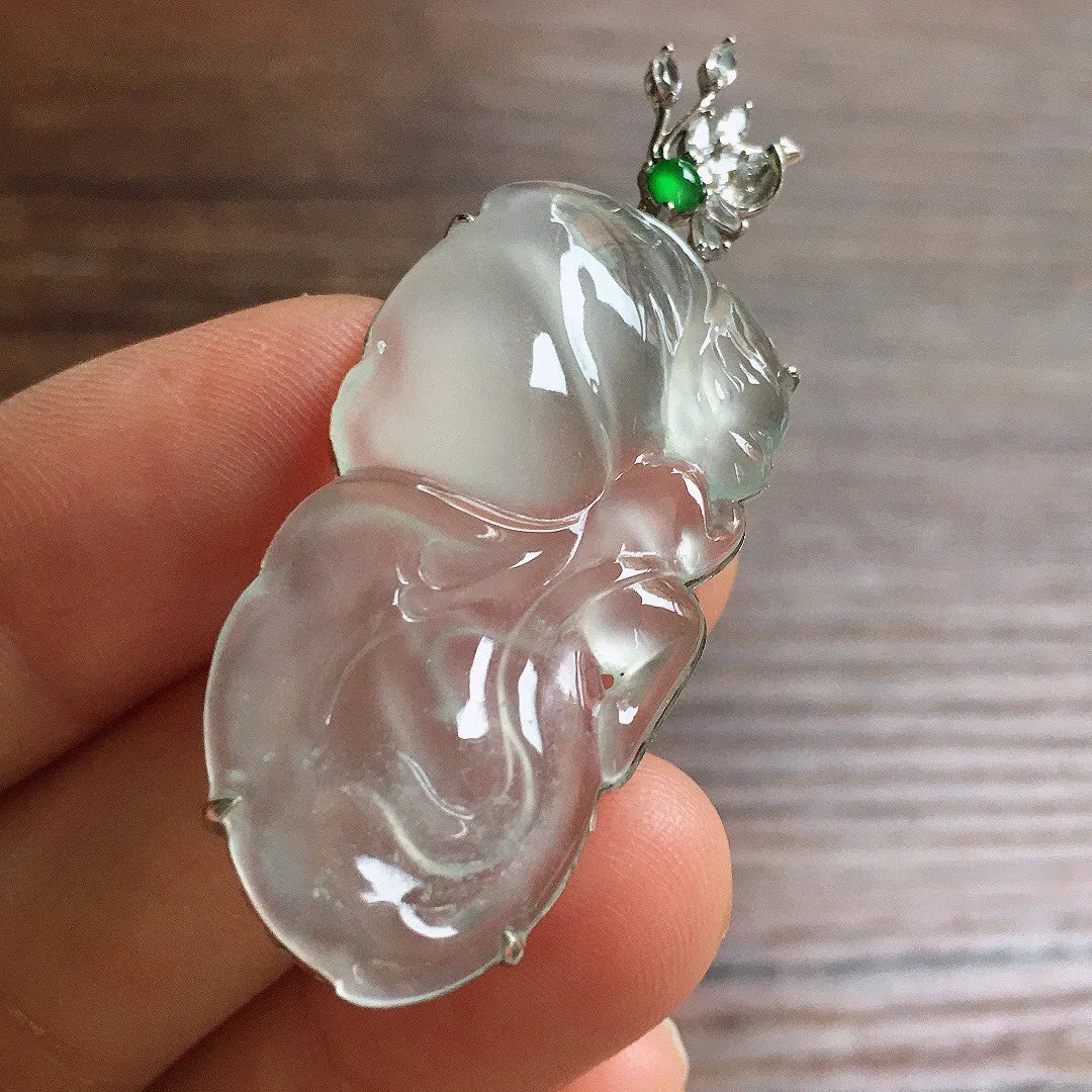 冰种蝴蝶仙子吊坠，18k金镶嵌，雕工精美，冰润细腻，种水足 尺寸50*19.4*6.3