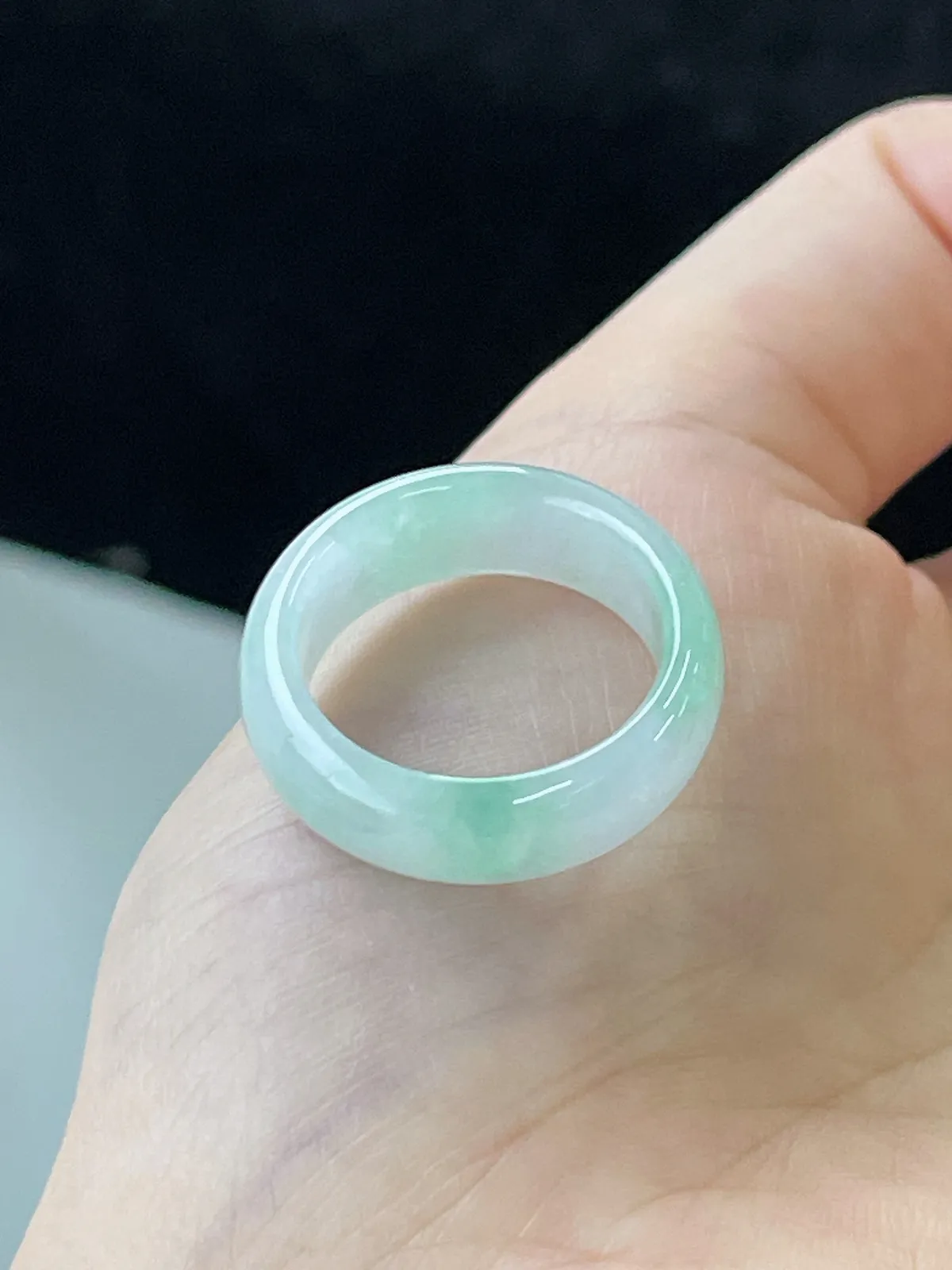 翡翠冰糯种飘绿戒指