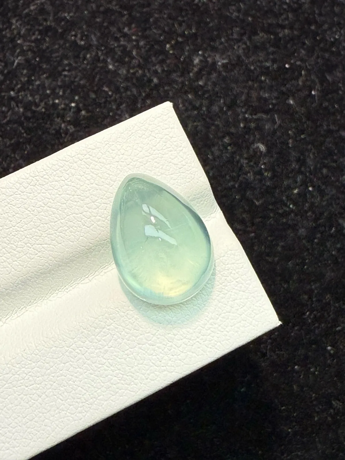 11.055ct天然葡萄石裸石，尺寸16.1*11.8*8.4 毫米，颜色美艳，微棉，冰透，起荧光