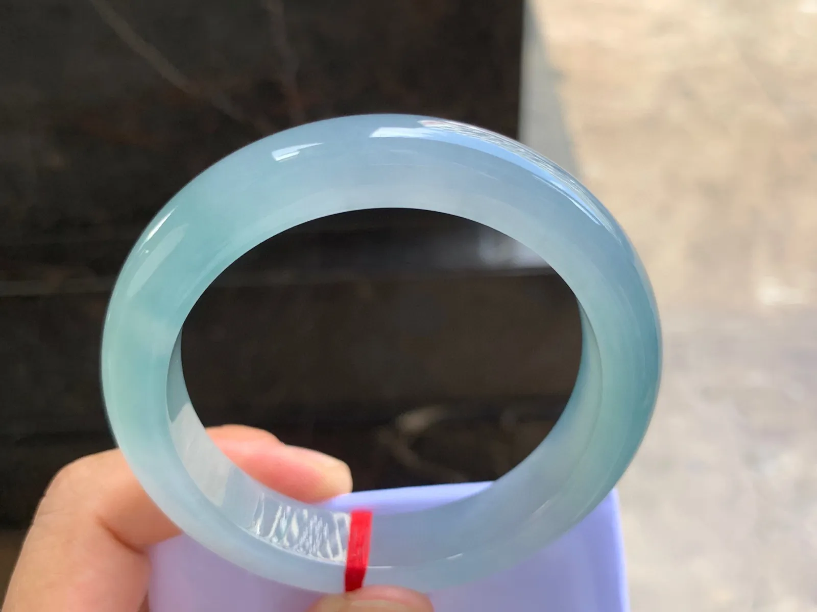 56-12.3-8.7mm
冰种带底色手镯 冰透胶润 底色漂亮 