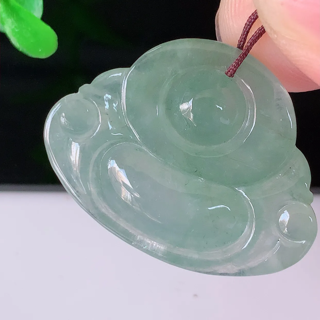 自然光实拍，冰种翡翠佛公，水灵起胶，翠色迷人，佛公在心中，一生平安，饱满圆润，开怀大笑佛公，配戴灵气十足！#46.9