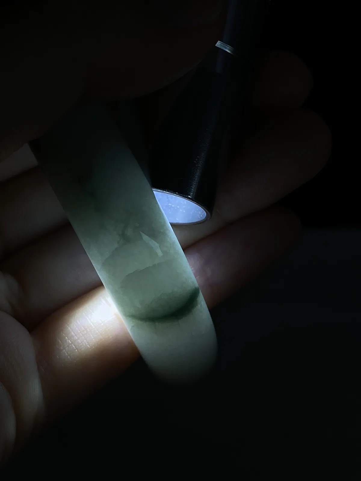 正圈54.8圈口，翡翠糯化种飘绿手镯