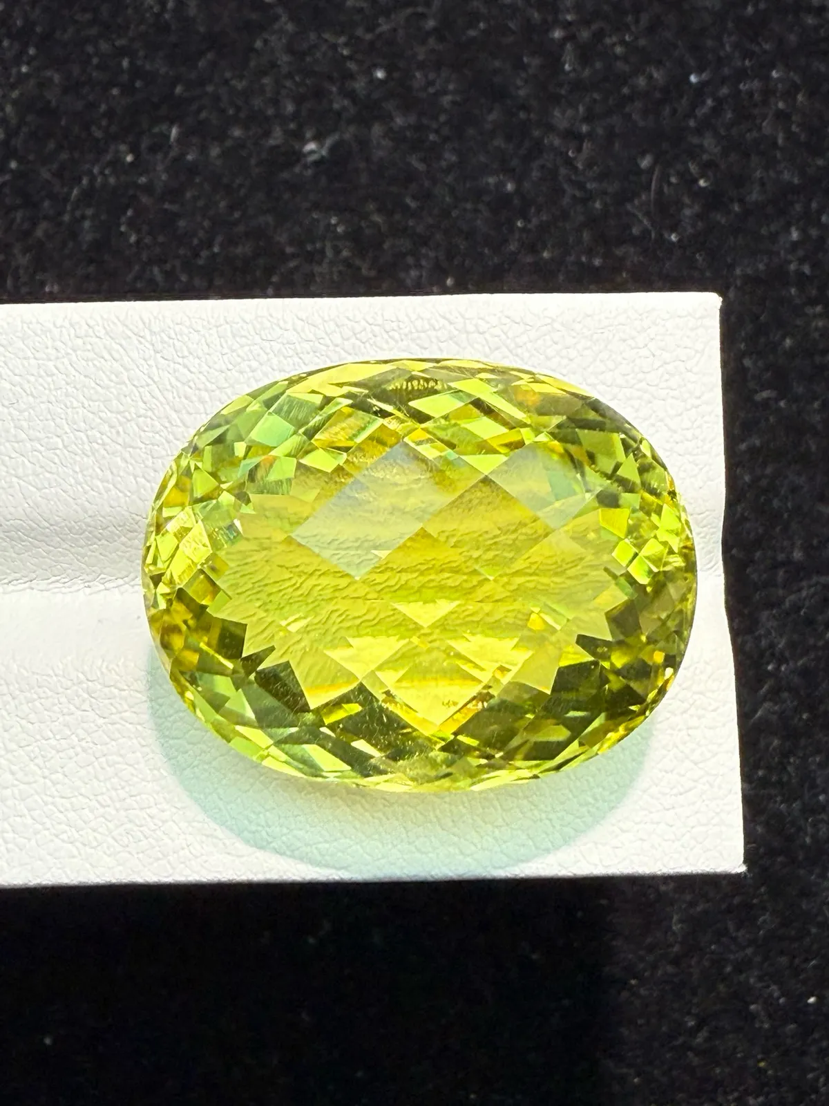 55.34ct天然黄水晶裸石，尺寸26.6*20.6*16.4mm，颜色美艳 ，晶体通透，火彩足