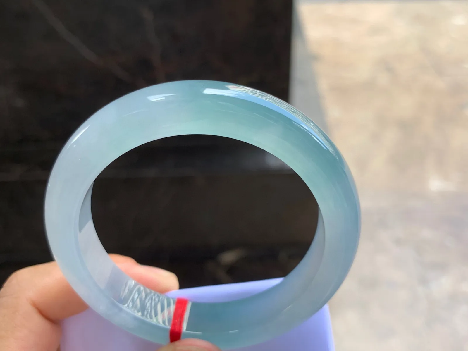 56-12.3-8.7mm
冰种带底色手镯 冰透胶润 底色漂亮 