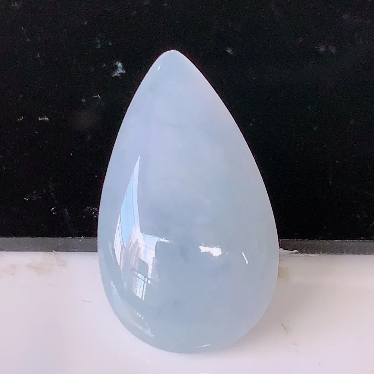 自然光实拍，冰润紫罗兰翡翠水滴吊坠，种老水足，雕工精湛 ，寓意美好，镶嵌更靓，佩戴时尚出众！#00.9