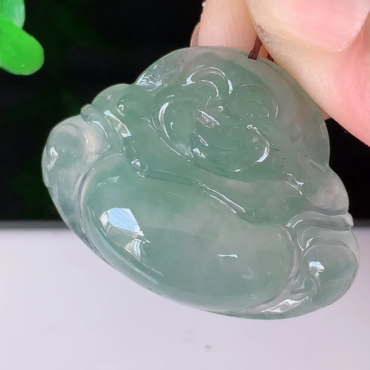 自然光实拍，冰种翡翠佛公，水灵起胶，翠色迷人，佛公在心中，一生平安，饱满圆润，开怀大笑佛公，配戴灵气十足！#46.9