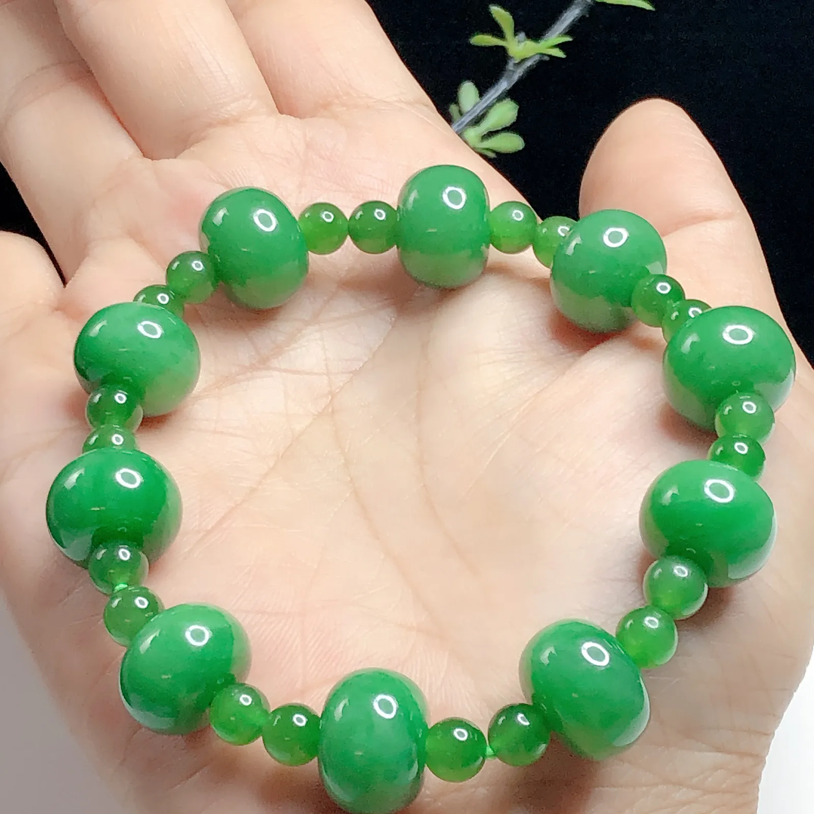 和田玉老坑俄罗斯碧玉阳绿手串算盘珠 尺寸14/11重43.1克  特细腻无裂无杂 珠圆玉润寓意吉祥美